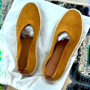 BRAND NEW FEIT shoes. Never been worn. These shoes are heaven. Beautiful Color.